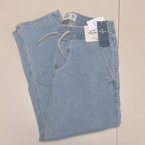 🆕 ABERCROMBIE KIDS relaxed pull on taper jeans size 11/12 Short - Picture 2 of 7